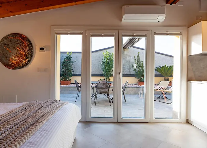 Loft Park & Rail Free Parking Appartamento *