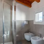 Loft Park & Rail Free Parking Apartment Como