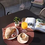 Apartment Loft Park & Rail Free Parking *