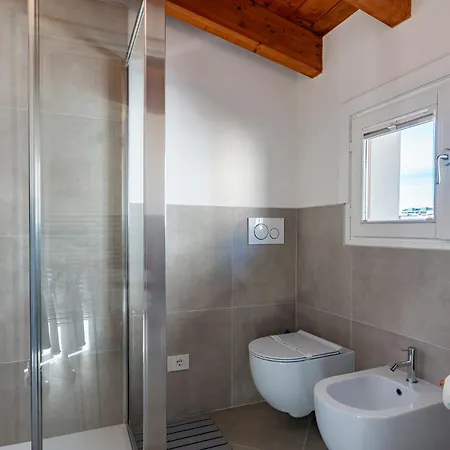 Loft Park & Rail Private Parking Included Daire Como