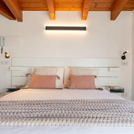 Διαμέρισμα Loft Park & Rail Private Parking Included