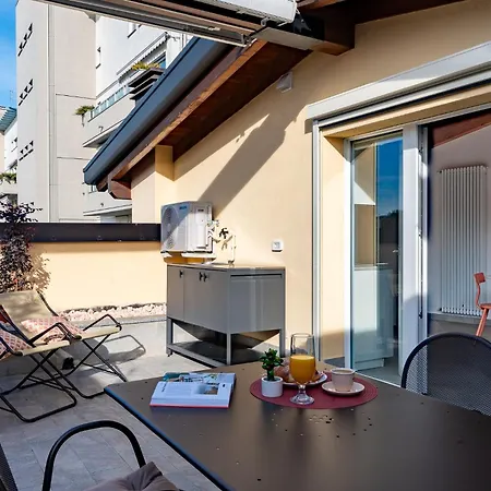 Loft Park & Rail Private Parking Included