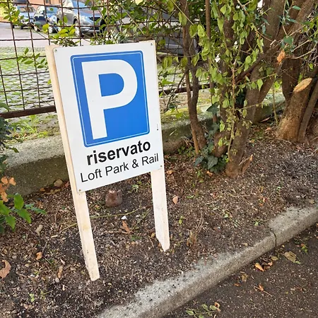 Appartamento Loft Park & Rail Private Parking Included *