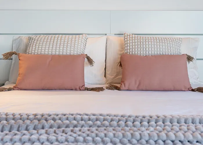 Loft Park & Rail Free Parking * Como