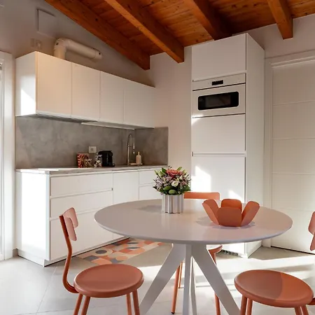 Loft Park & Rail Free Parking Apartman *