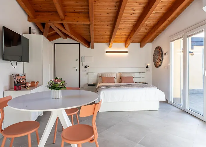 Loft Park & Rail Free Parking Como