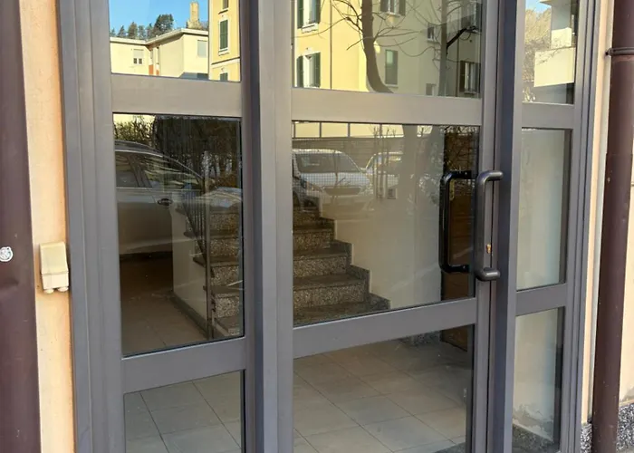 Loft Park & Rail Free Parking Apartman *