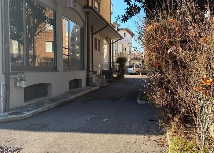 Loft Park & Rail Free Parking * Como